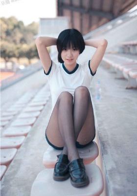 老师乖乖扒开裙子在线观看_BD英语在线观看视频